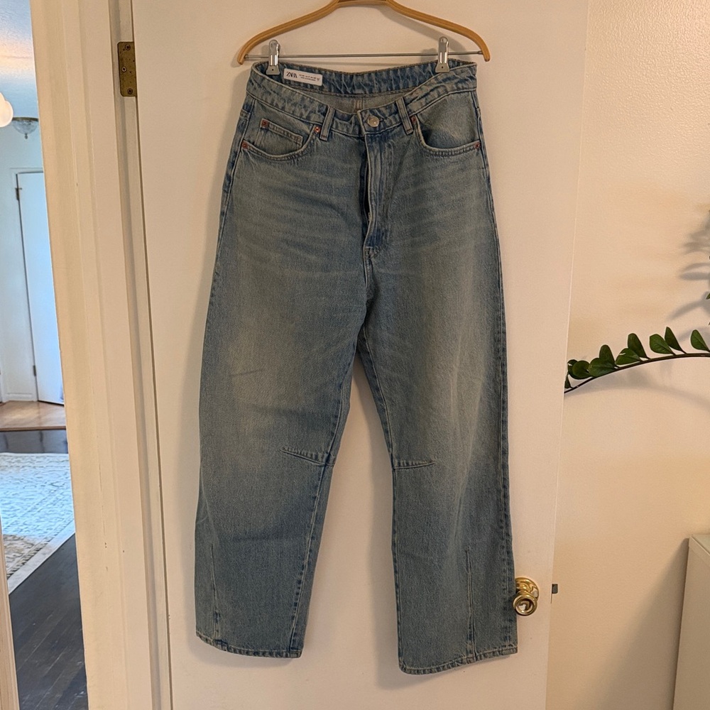 Zara women’s Light Blue barrel Jeans